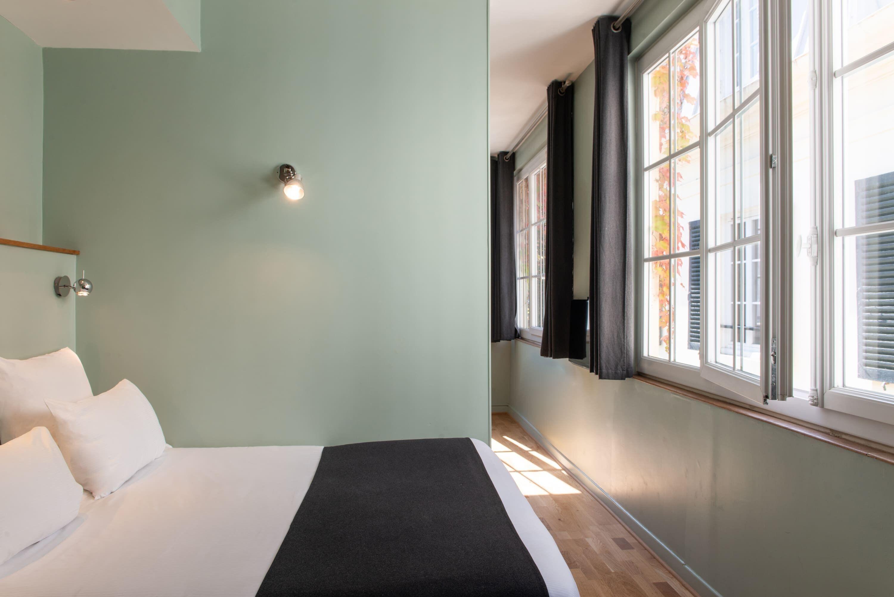 Helzear Montparnasse