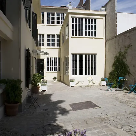 Helzear Montparnasse By Esteem Hotel 4*