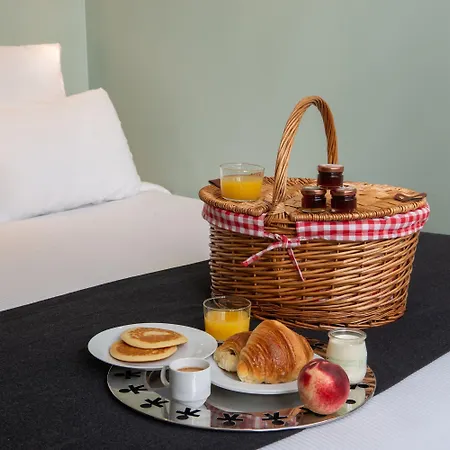Helzear Montparnasse By Esteem Hotel